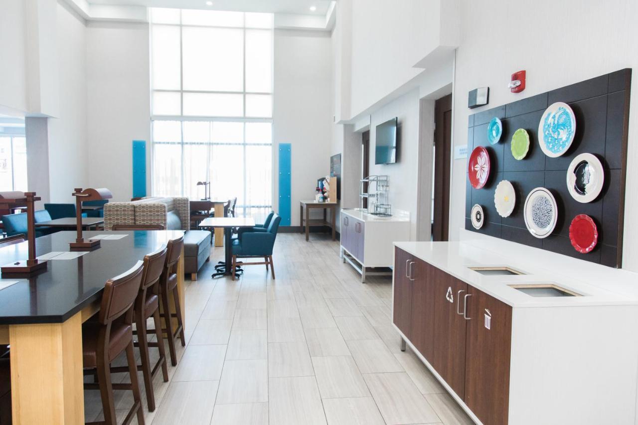 Holiday Inn Express Hotel & Suites Columbia-Fort Jackson By Ihg Eksteriør bilde